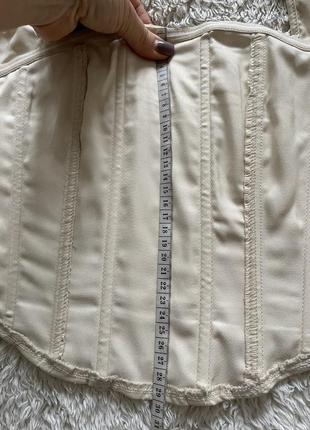 Атласная блузка missguided с вырезанным корсетом и коротким топом кремового цвета,7 фото