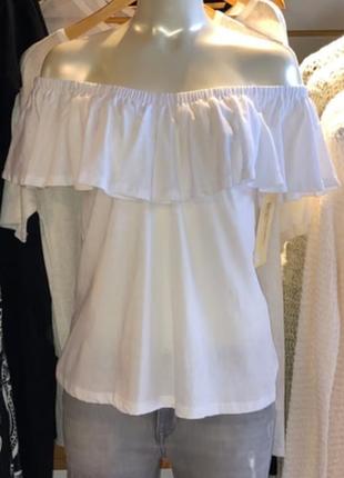 Топ з відкритими плечима