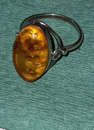 Винтажное серебряное кольцо с натуральным янтарем.