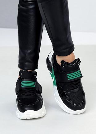 Модные молодежные маломерные кроссовки черные с зеленым, тренд 2024 на утолещенной толстой подошве4 фото