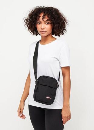 Сумка eastpak мессенджер через плечо истпак / барсетка / бананка /