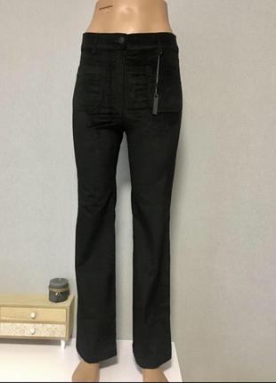 Чорні базові кльоші тренд сезону вельвет