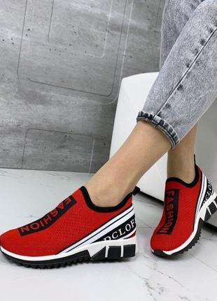 В наявності кросівки жіночі червоні текстиль