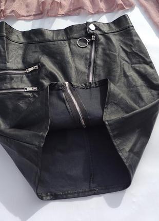 Итальянская чёрная юбка из кожзама8 фото
