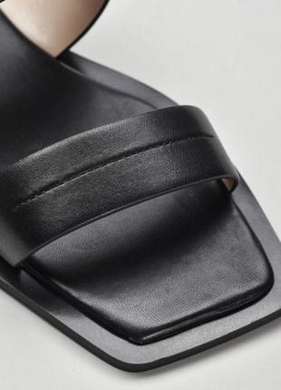 Стильні дизайнерські босоніжки2 фото