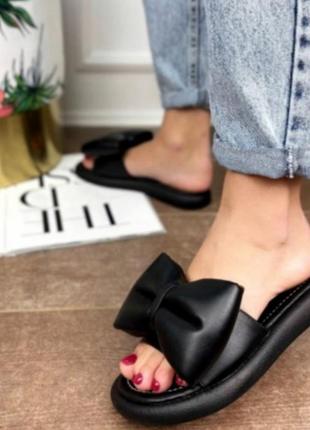 Об'ємні шльопанці кожзам в наявності, забарвлення