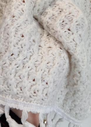 Білосніжний оригінальний светр джемпер з бахромою3 фото