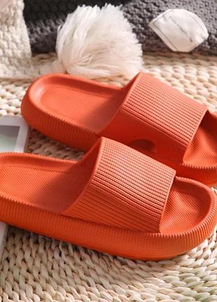 Об'ємні шльопанці