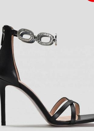 Ошатні дизайнерські босоніжки4 фото