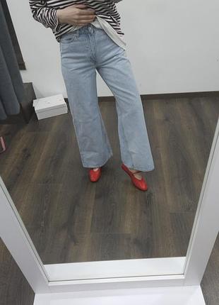 Трендовые укороченные джинсы monki 26