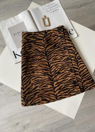 H&m спідниця міні юбка трапеція з ґудзиками в тигровий принт y2k