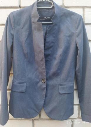 Пиджак с подкладкой фирмы zara.