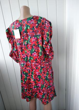 Яркое сатиновое платье в цветы8 фото