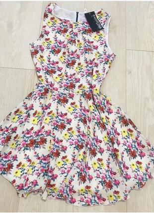 Яркий сарафан