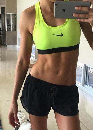 Nike топ спортивний жіночій салатовий