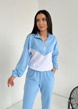 Спортивный женский костюм