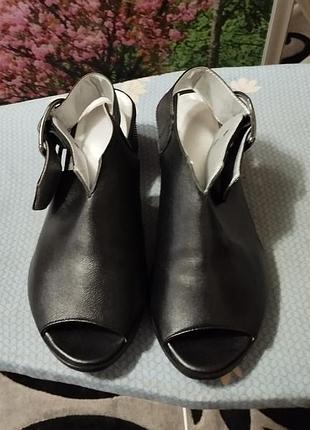 Женская обувь