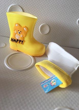 Резиновые сапожки детские новые с утеплителенным носком в наличии.