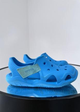 Яркие отличные  босоножки  на липучках crocs