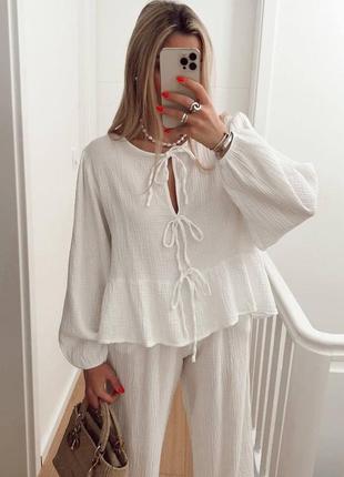 Ніжні костюми з мусліну у трьох кольорах