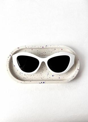 Білі сонцезахисні окуляри, жіночі1 фото