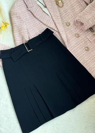 Черная юбка мини в деловом стиле1 фото