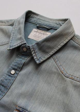 Класна джинсова сорочка на заклепках з потертостями від burton3 фото