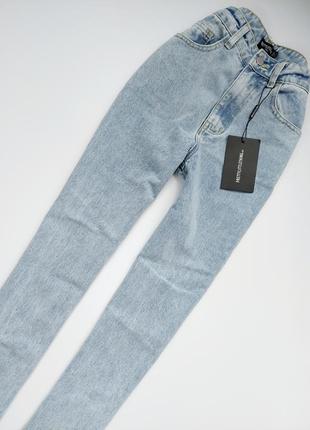 Трендовые прямые джинсы6 фото