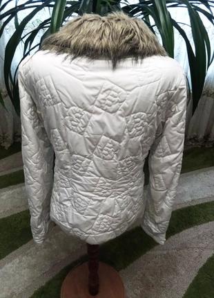 Яскраво-біла куртка косуха зі штучним хутром на синтепоні — bench — германія. р. 44-464 фото
