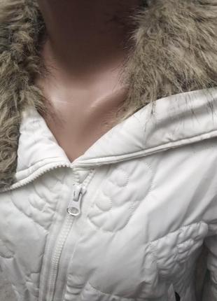 Ярко белая куртка косуха с искусственным мехом на синтепоне - bench - германия. р. 44-46