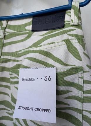 Джинсы bershka в зебровый принт, трендовые джинсы straight, зеленые джинсы bershka7 фото