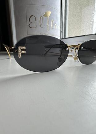 Окуляри жіночі сонцезахисні очки в стилі fendi чорна лінза золота оправа3 фото