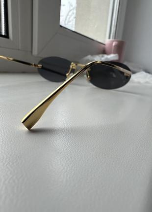 Окуляри жіночі сонцезахисні очки в стилі fendi чорна лінза золота оправа6 фото