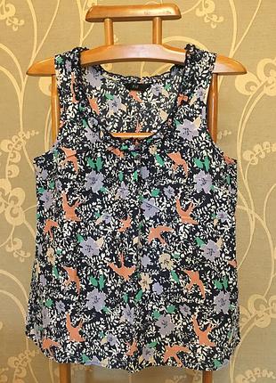Очень красивая и стильная брендовая блузка в цветах и птичках..100% коттон.