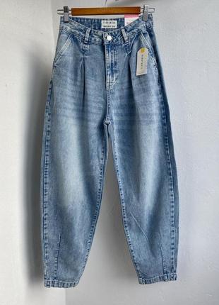 Стильные голубые джинсы баллон бананы высокая посадка balloon jeans