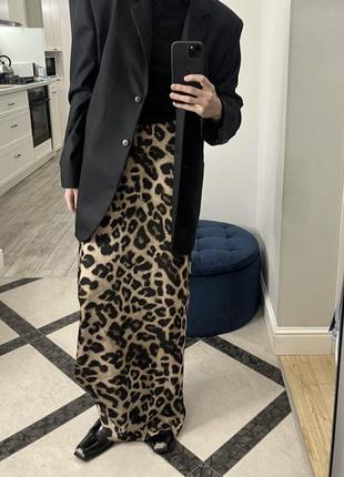 Трендовая леопардовая юбка из шелка сатина4 фото