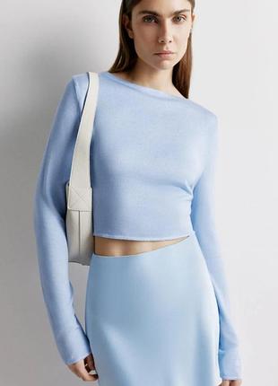 Джемпер немного укороченный, состав вискоза, шелк. нереально приятная ткань.