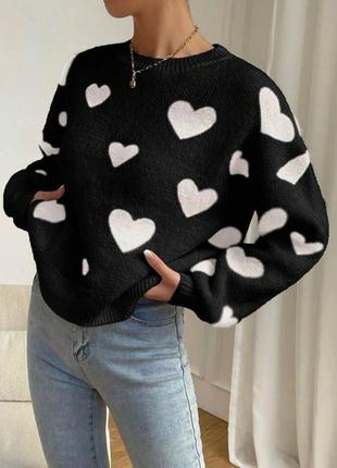 Трендовый свитер с сердечками стильная женская кофта