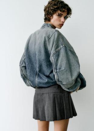 Стильний оверсайз бомбер zara