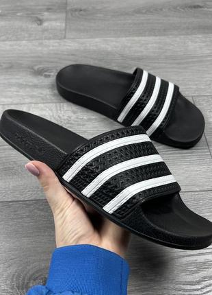 Оригінальні унісекс тапочки adidas