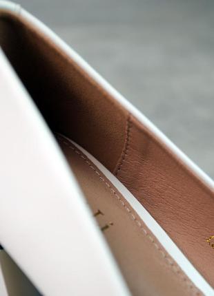 Туфли женские классические закрытые из экокожи на невысоком квадратном каблуке белые 36 37 38 39 405 фото