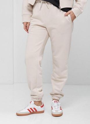 Жіночий легкий спортивний костюм з укороченим зипом худі та штани джогери9 фото