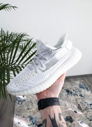 Женские кроссовки 
adidas yeezy boost 350