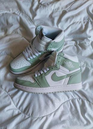 Женские кроссовки nike air jordan 1 high