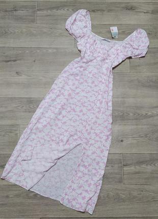 Новое бело-розовое платье миди в принт с разрезом