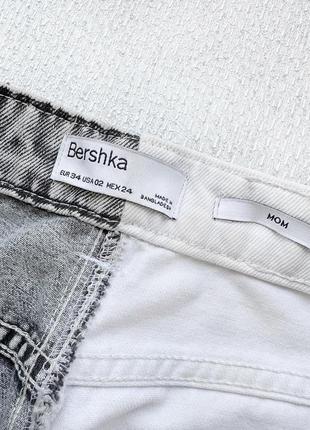 Модные джинсы-момсы bershka с серой и белой штанинами9 фото
