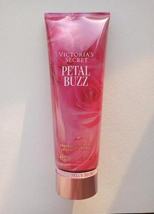 Victoria´s secret парфюмированный лосьон petal buzz 236 мл fragrance lotion виктория сикрет1 фото