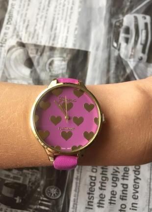 Часы наручные женские с сердечками годинник