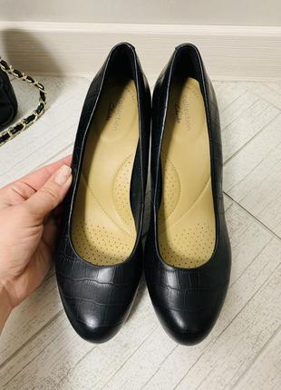 Нові брендові базові класичні жіночі туфлі clarks з натуральної шкіри 38 розмір2 фото