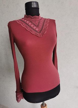 Очень красивая кофтина в винтажном стиле с кружевом